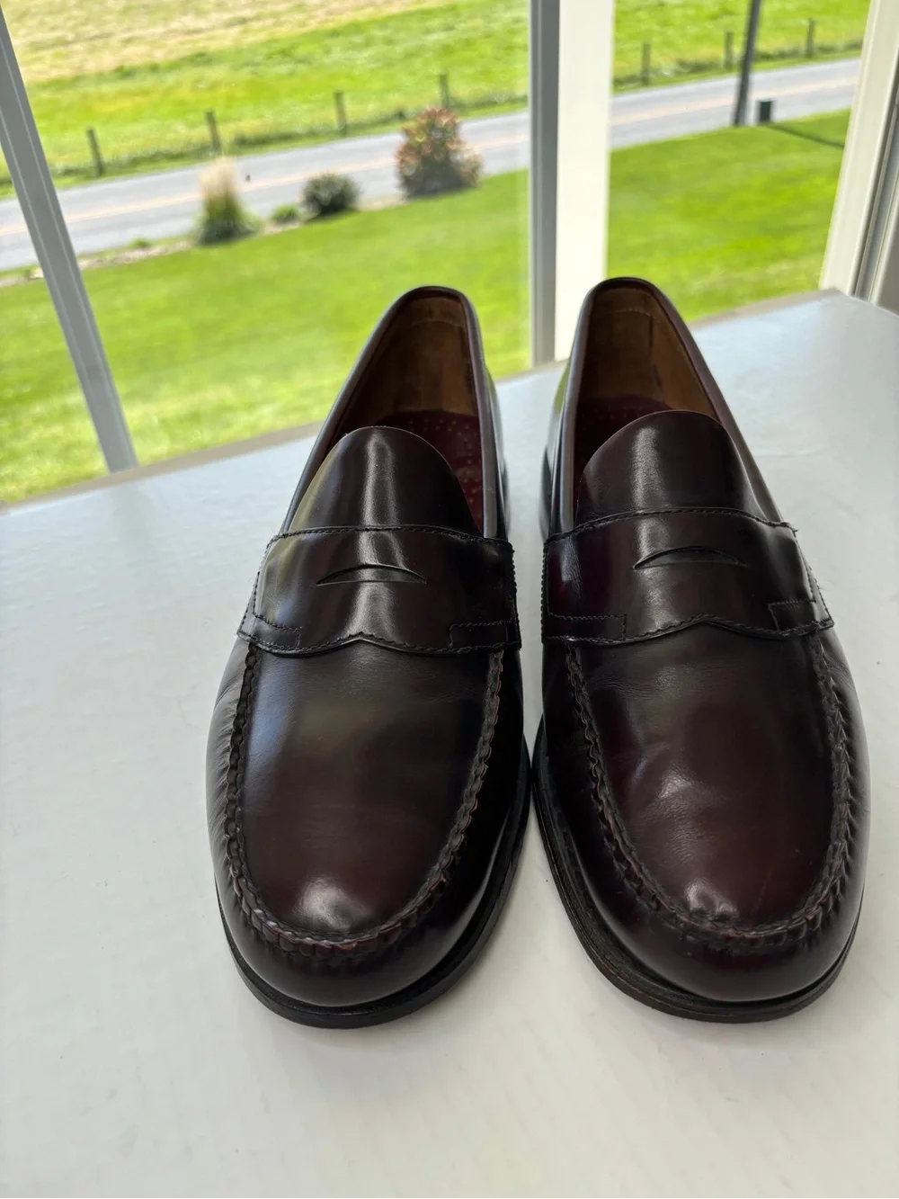 G H Bass Weejuns Penny Loafers Mens Size 9.5 EE Burgundy Leather Classic Preppy